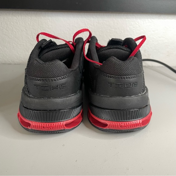 Nike - Picture 4 of 6